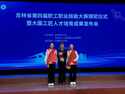 �ω�(m��ng)���������W(xu��)Ժ��Ժ�L(zh��ng)�ν�����ˇ�(������������)�@��(ji��ng)���Ӱ