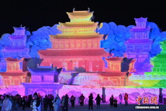 12��26���������L(zh��ng)��ɽ��ѩ��桰�����m����ʽ������������ �z