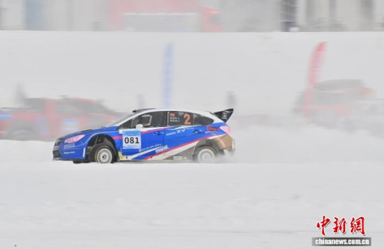 1��15���������L(zh��ng)����܇���ڱ�ѩِ���ϼ��Y�������� �z