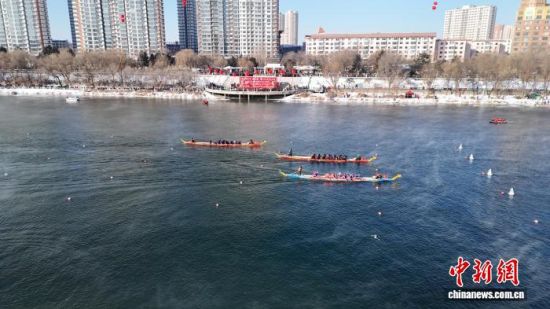 ���۱�ِ�M(j��n)�Ю�(d��ng)����ʯ���� �z