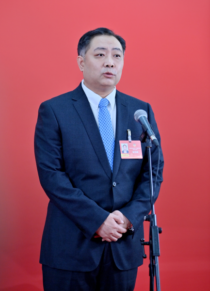 1��26���������f(xi��)����ʡ��ʮ����ί�T��(hu��)���ĴΕ�(hu��)�hί�Tͨ�������ބ���ش�ӛ���ᆖ�� ���� �z