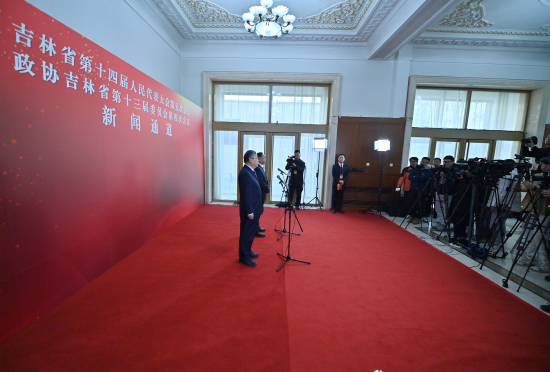 1��26�գ������f(xi��)����ʡ��ʮ����ί�T��(hu��)���ĴΕ�(hu��)�hί�Tͨ���������۝�(��һ)�ش�ӛ���ᆖ�� ���� �z