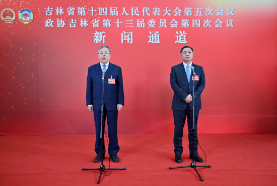 1��26���������f(xi��)����ʡ��ʮ����ί�T��(hu��)���ĴΕ�(hu��)�hί�Tͨ���ϣ����۝�(��һ)�ش�ӛ���ᆖ�� ���� �z