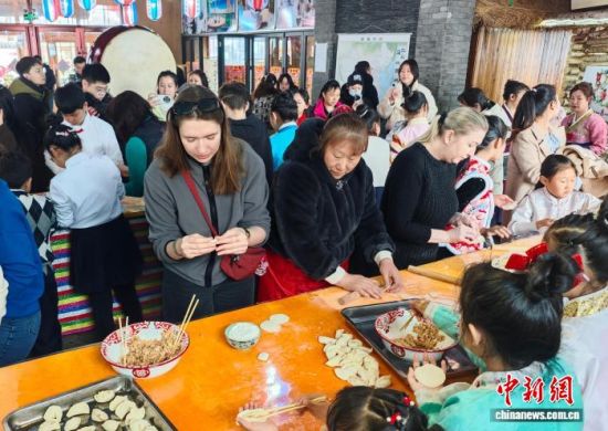 3��8�������ְ��D�����_˹�ο��w�(y��n)��������w���� �z