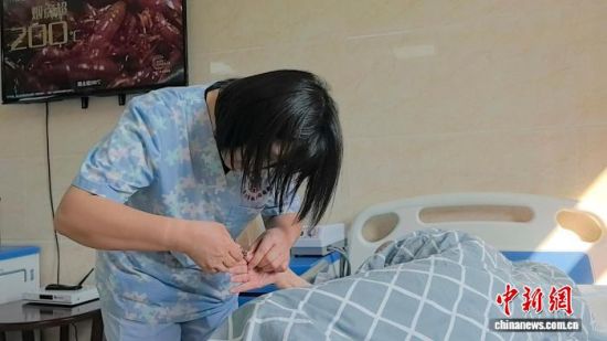���������ڽo���˼�ָ����ʯ���� �z