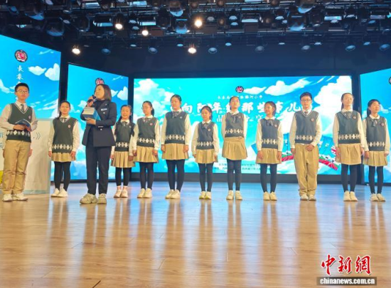 ͬ�W(xu��)������Ʒ����ٛ�o�W(xu��)У��ԓУ��У�L�ڄP��ͬ�W(xu��)�����Z���T���� �z